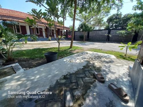 Exterior view, Niti Guest House near Depok Beach