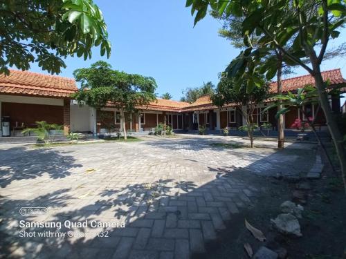 Niti Guest House - Depok Beach