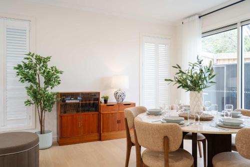 Prestige 4-Bed Luxury Home in Ashburton in Chadstone