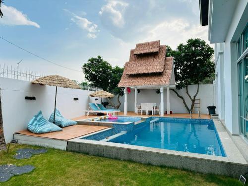 Two Pool Villa Pattaya พูลวิลล่าพัทยา Private Poolvilla