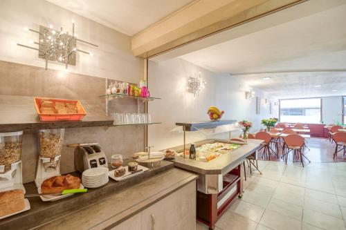 Food and beverages, Contact Hotel des Deux Moulins Limoges - Proche de la gare near Chapelle Saint Aurelien