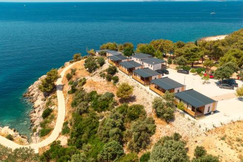2 bedrooms, 3 beds
