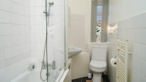Paddington Apartments by Tube Near Hyde Park & LHR, Londra (foto 4)