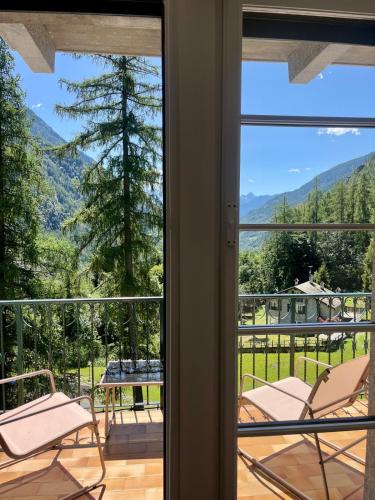 Alrededores, Appartamento Elegante con Servizi in oasi verde in Chiesa In Valmalenco