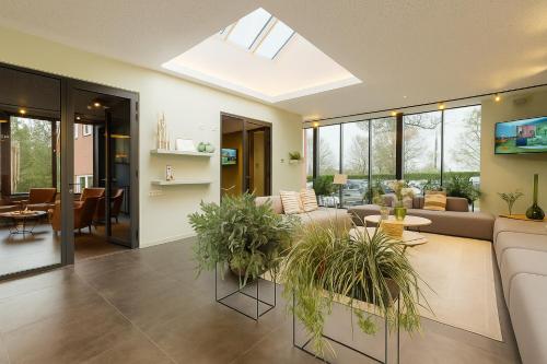 Előcsarnok, Off Meeting, Event & Hotel in Wavern