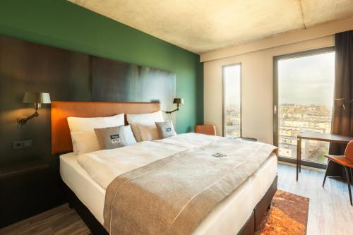 room detail thumbnail 1