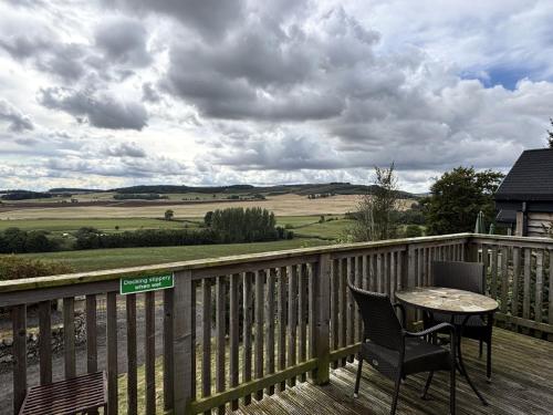 สภาพแวดล้อมโดยรอบ, Fox Lodge with Hot Tub in นิวโบ่