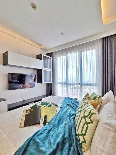 Amethyst By SanLiving - 3BR & 1 Maid Room - Central Park Mall, Jakarta (photo 9)