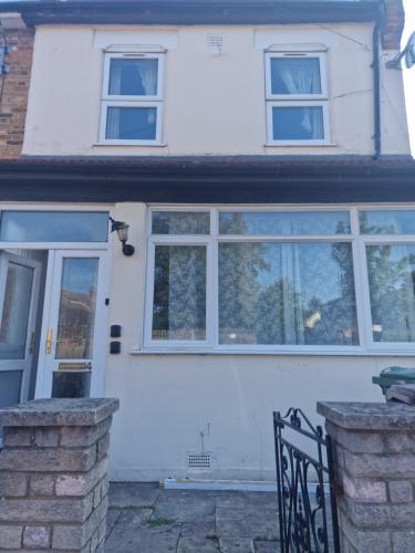 3 bed house Stratford