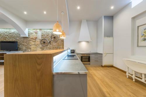 Konyha, Sea-view villa in Quelfes + Shared pool in Quinta Do Lago