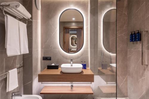 room detail thumbnail 2