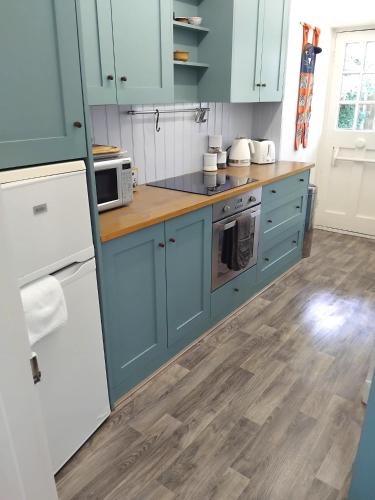 Cosy Cottage with Large Garden I Semi Rural Retreat! Nearby Countryside, Beaches & Goodwood - Chiche in 이스트본