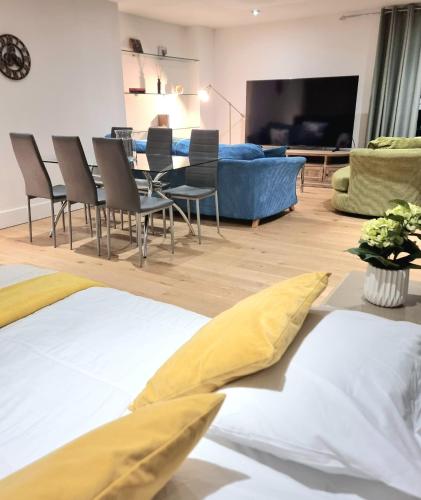 Notting Hill Gate Room