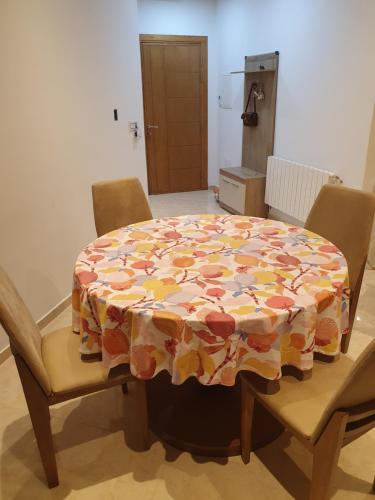 Létesítmények, Cozy apartment by the cost in Chatt Mariem