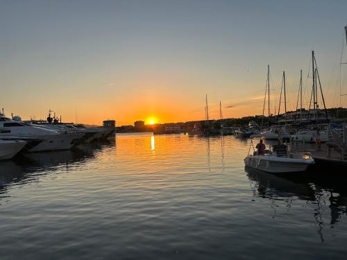 Beach, Studio avec terrasse et parking a Saint-Raphael near Pizza Johnny