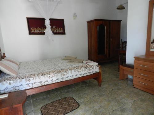 Standard Double Room image 3