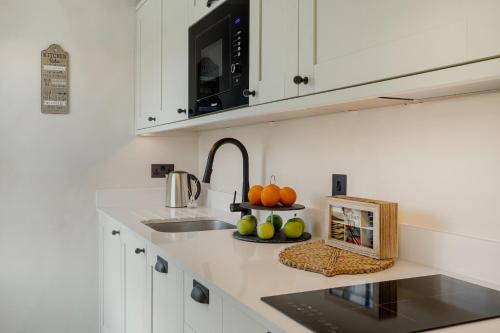 Kings Cross - Modern 2 Bedroom Apartments - image 12
