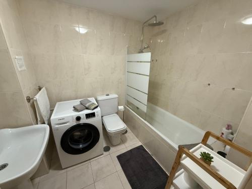 Apartamento en Centro Alicante junto al Mercado con terraza By Turihome - image 4