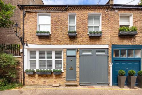 Charming Mews house in Kensington, London