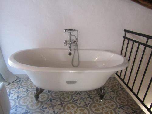 德爾維斯鄉村花園公寓酒店 (Apartamentos Rurales Jardines del Visir) in 赫納爾古亞西爾