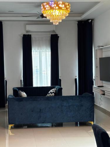 MP Homestay Four-Bedrooms House