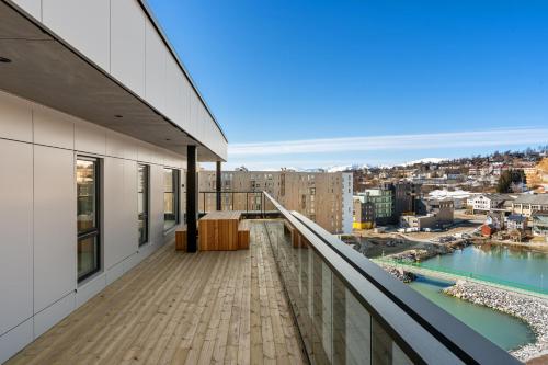 Premium Penthouse Sea & Mountain view Apartments in Tromsø 2-Bathrooms, Free Parking in garage, Tromso