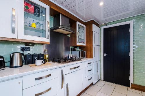 3BR Salford Home Sleeps 7 Kitchen Parking, Manchester (fotografie 3)