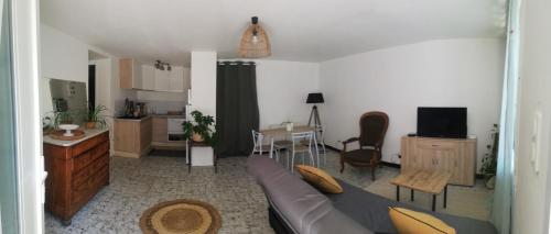 Appartement Les Camélias, avec piscine (Appartement Les Camelias, avec piscine) in Caremeau