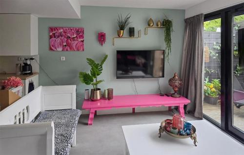 1 Bedroom Lovely Home In Heiloo in Vennewater