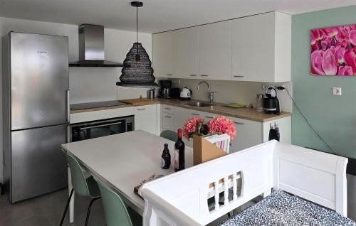 Konyha, 1 Bedroom Lovely Home In Heiloo in Vennewater