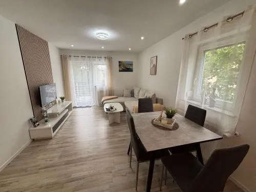 Avens Ferienwohnung mit zwei Schlafzimmer in Burgrieden, Deutschland