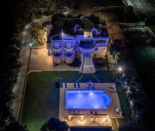 Casa di Voz Suites complex & free gym services by elite