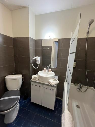 Chenal Hotel - image 12