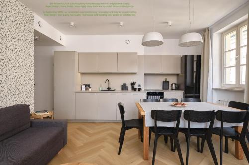2 bedrooms, 7 beds