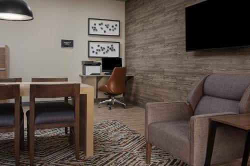 Candlewood Suites St. Robert an IHG Hotel - image 6