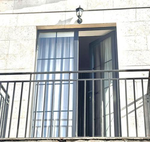 Bee Planet Garni in Garni