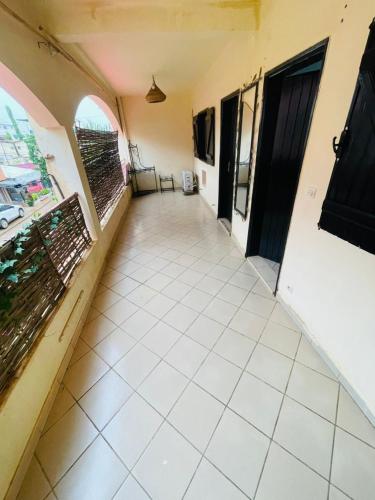 Etablissement AiDA pres de Barracuda in Saly