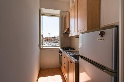 Konyha, GuestHost - Bright Harbor View Flat in Bisceglie in Bisceglie
