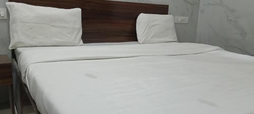 Hotel Rk Palace Vrindavan 여행 추천 - 로드트립