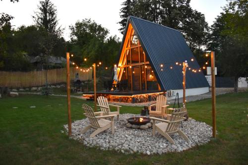 Kert, Cabana Zeneris in Vulcana De Sus