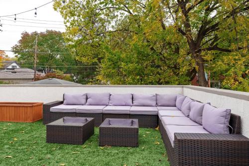 Close to OSU Rooftop Patio Grill & Outdoor TV in คลินตันวิลล์