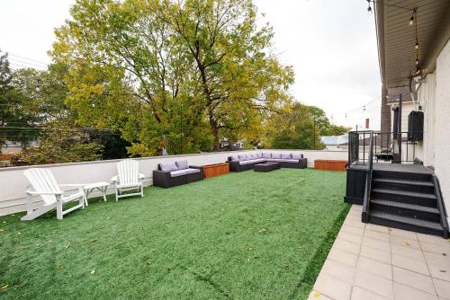 Close to OSU Rooftop Patio Grill & Outdoor TV in คลินตันวิลล์