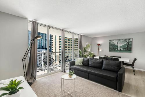 We Host - Amazing 2 Br Condo At Brickell With Pool in Miami, USA