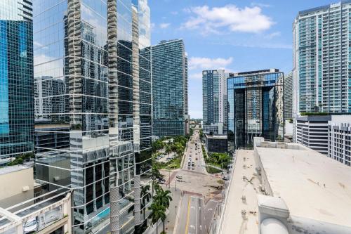 We Host - Amazing 2 Br Condo At Brickell With Pool in Miami, USA