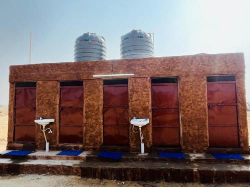 ห้องน้ำ, Retreat Riyasat Desert Camp in ฆูรี