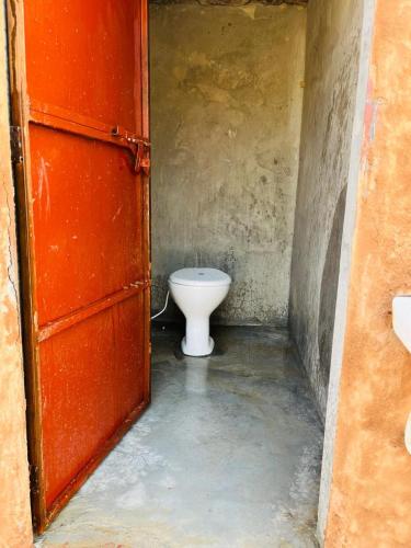 ห้องน้ำ, Retreat Riyasat Desert Camp in ฆูรี