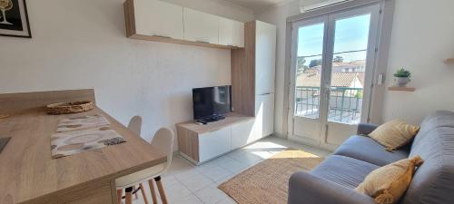 Studio with balcony near beach