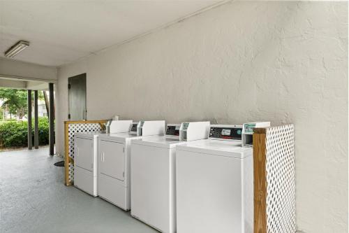 Motel 6-Miami FL - image 10