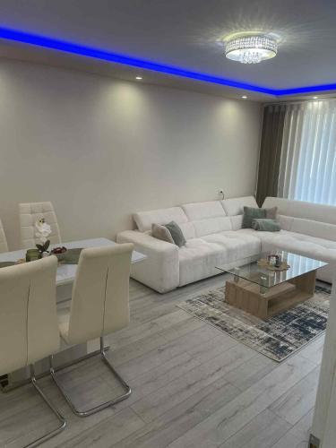 . 2 Bedroom apartment