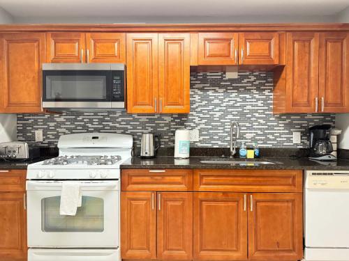 Atlanta Downtown Onsite Parking King! 3BR LM 06 Units thumb 2